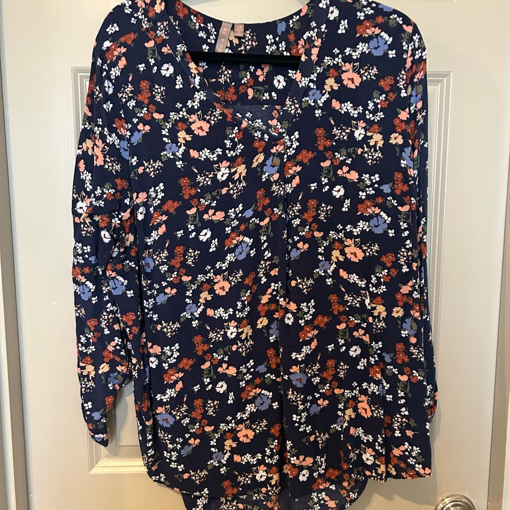 Blue floral top